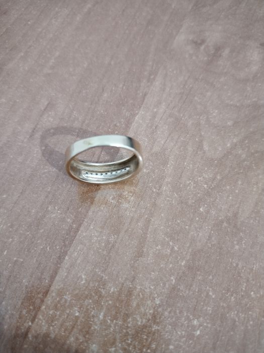 Кольцо с камнями