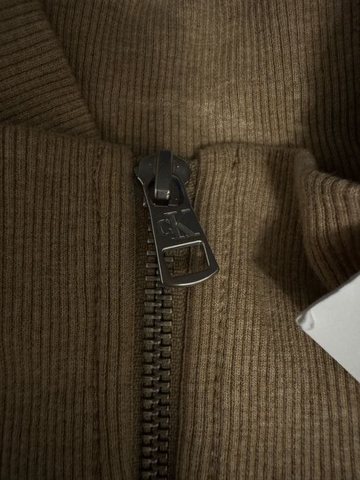 ЧИСТО НОВ суичър на Calvin Klein