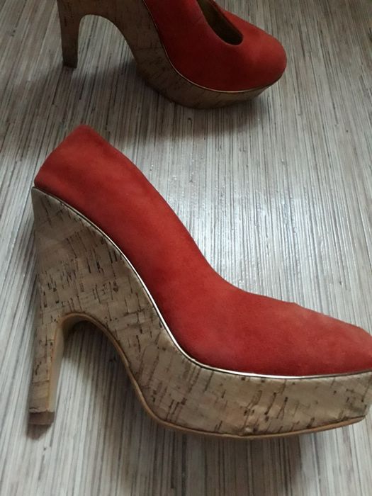 Продам замшевые туфли