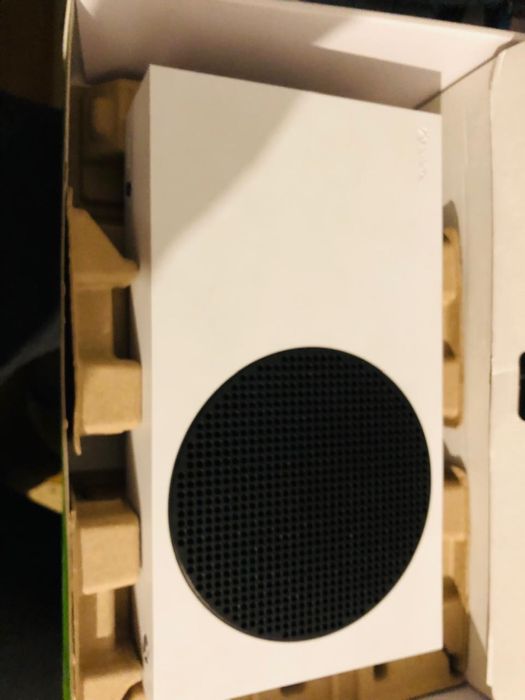 Продам Xbox series S в идеальном состоянии