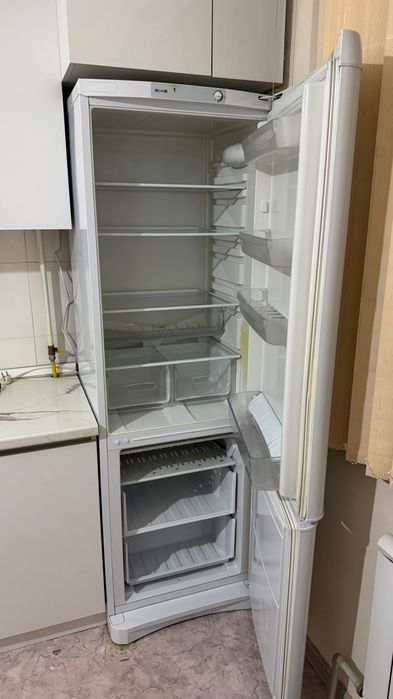 Холодильник белый