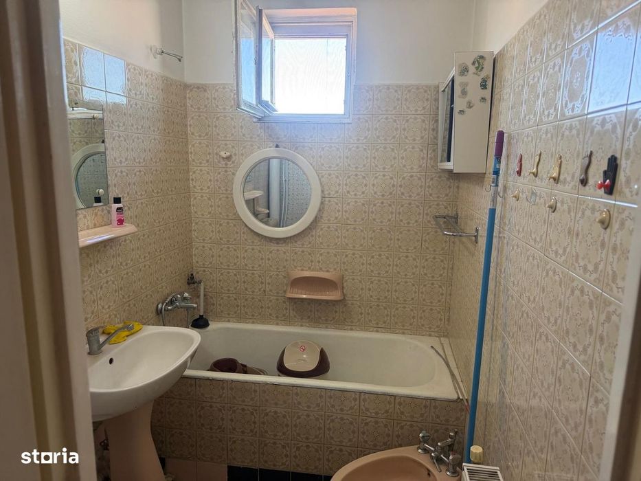 Apartament 3 camere,cu garaj,Zona Centrala