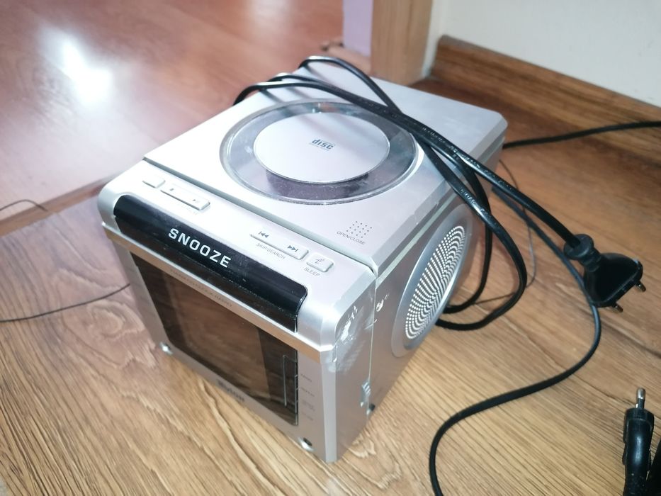 Combina muzicala Aiwa si un cd radio player Tevion