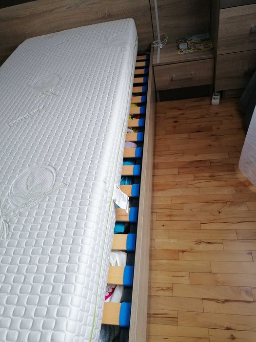 Комплект/или поотделно/ спалня с гардероб, 2 скрина и 2 нощни шкафчета