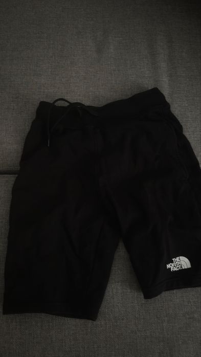Комлект на north face къси панталони и тениска