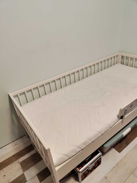 Обзавеждане от ИКЕА - гардероб, скин, детско легло