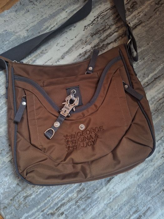 George Gina & Lucy geanta