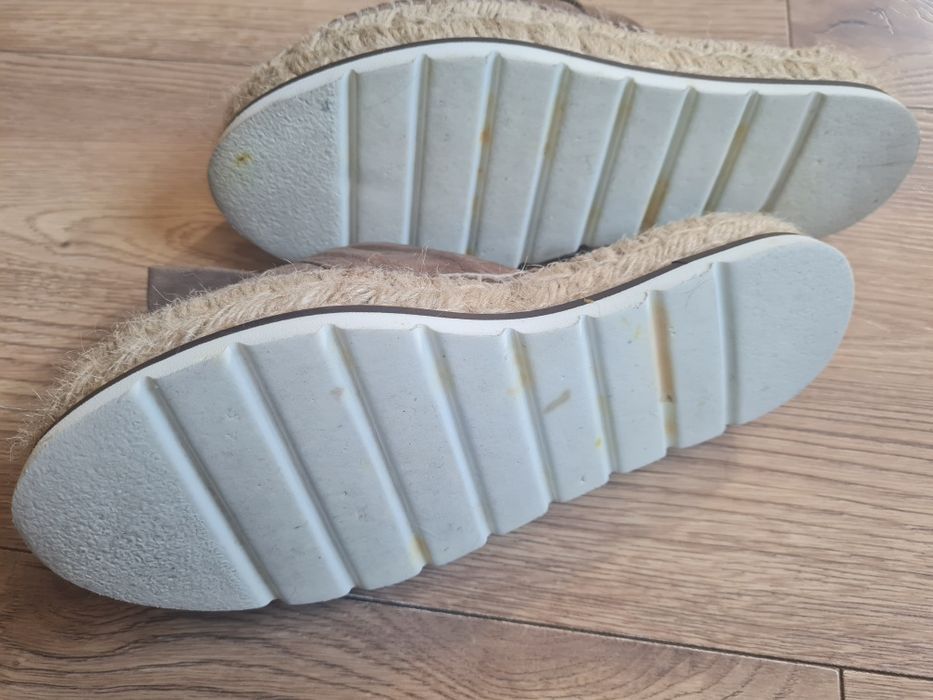 Papuci piele intoarsa