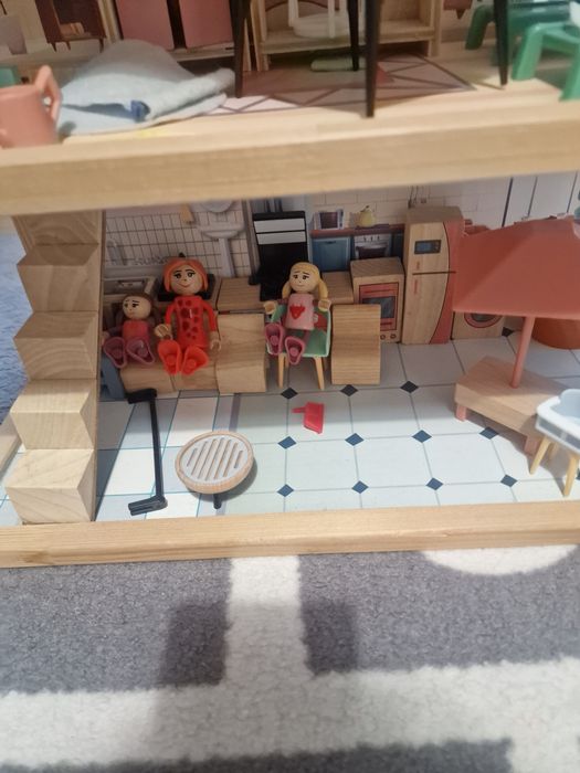 Куклена къща с мебелите