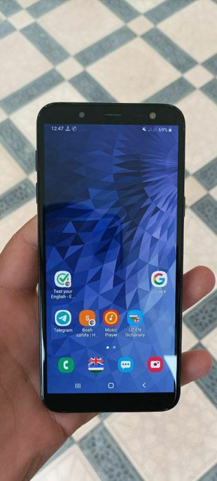 Telefon sotiladi samsung j6 3/32 talik srochno pul kerak usta kormagan