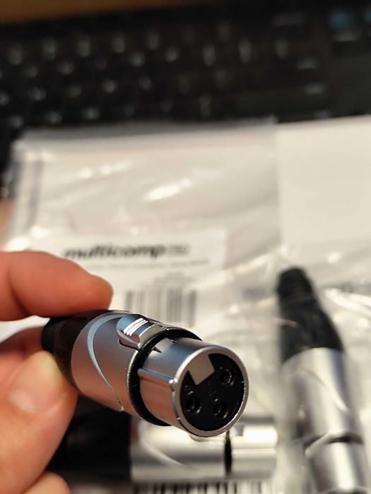 Conectori electrici si audio XLR
