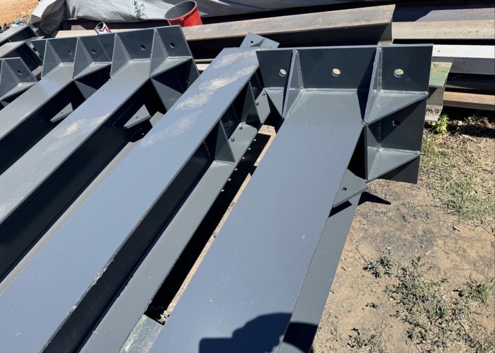 Vand hale si structuri metalice calitate superioare ofer certificate