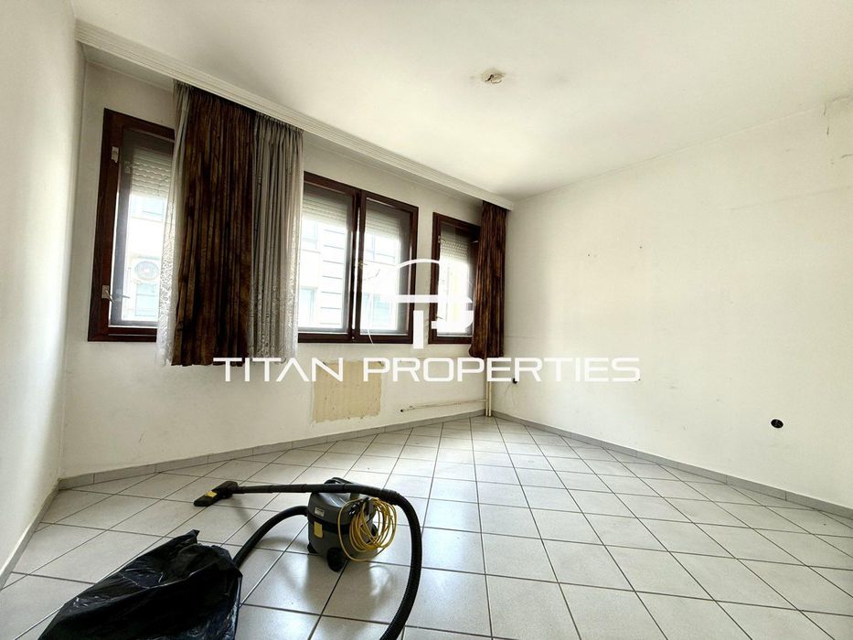 Тристаен апартамент за продажба в кв.Мараша