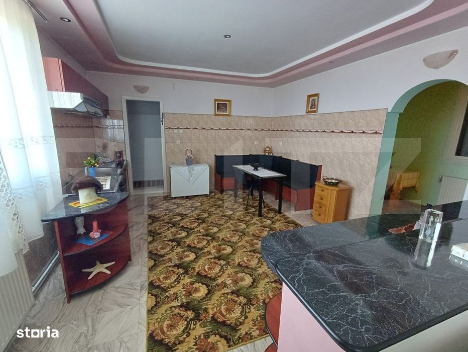 Casa cu 8 camere, 400 mp, 15 ari teren, Salcea