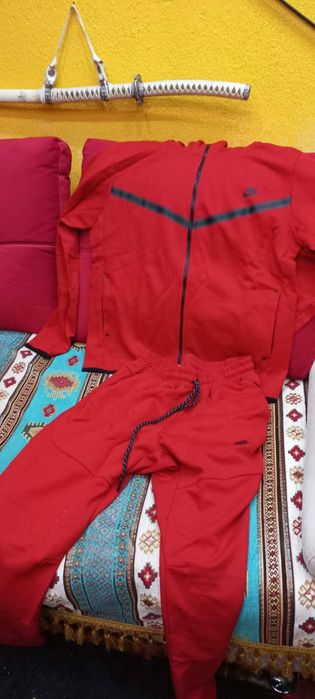 Vând treninguri Nike tech