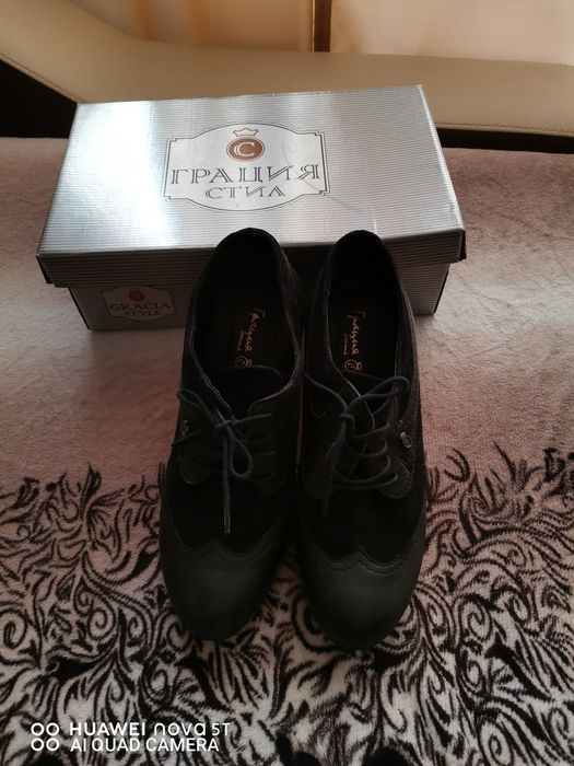 Продавам дамски обувки от естествена кожа