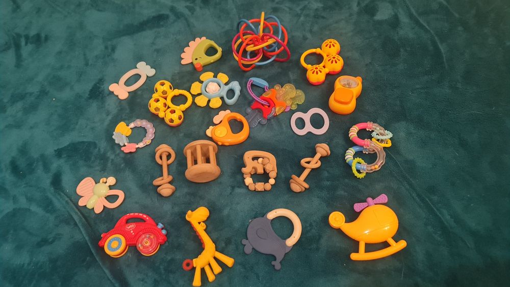 Погремушки первые игрушки