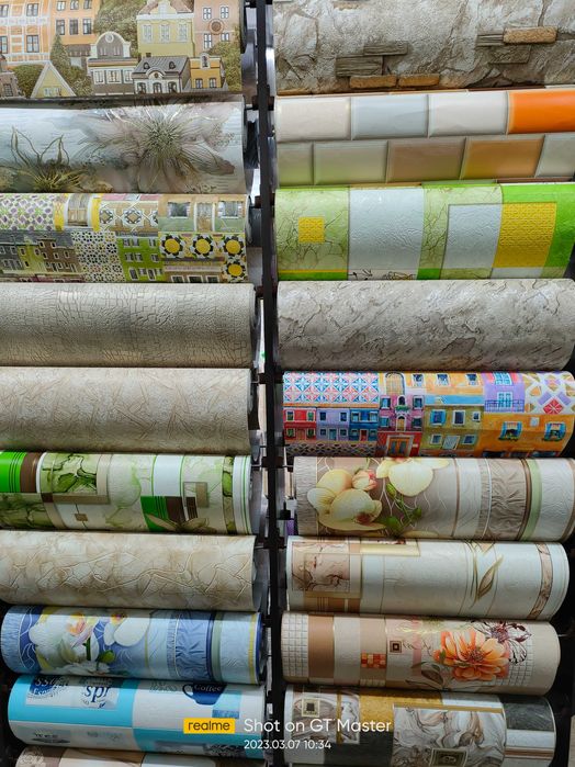 Обои в ассортименте.