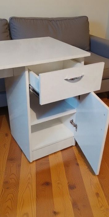 Стол с тумбочкой