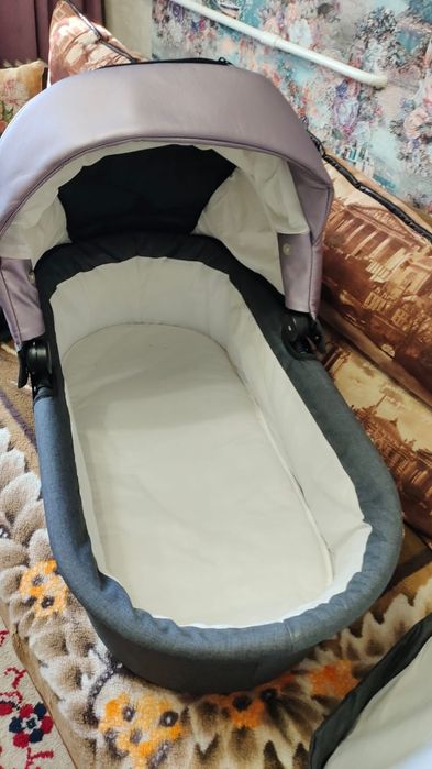 Продам зимнюю детскую коляску