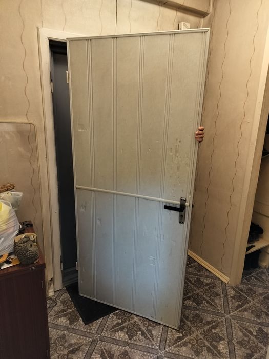 Входная дверь с обивкой