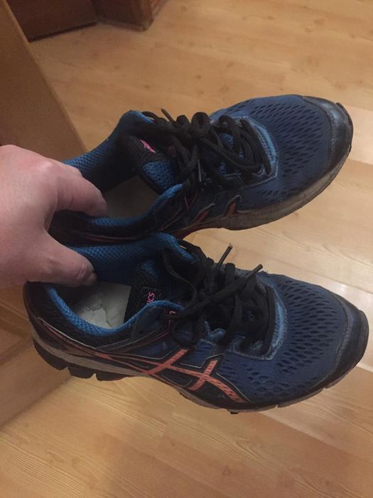 Фирменные кроссовки