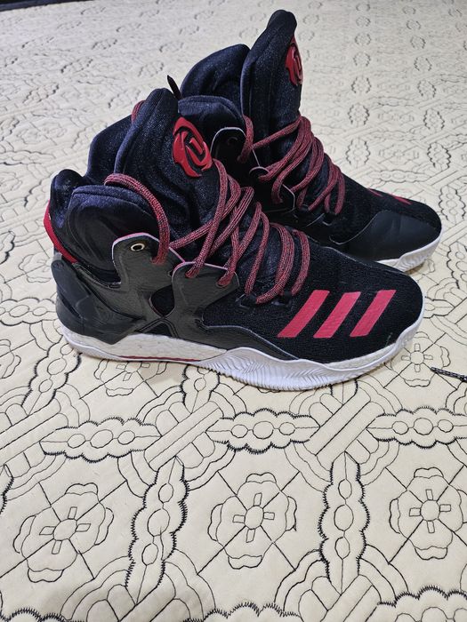 Adidas D Rose 7 away.