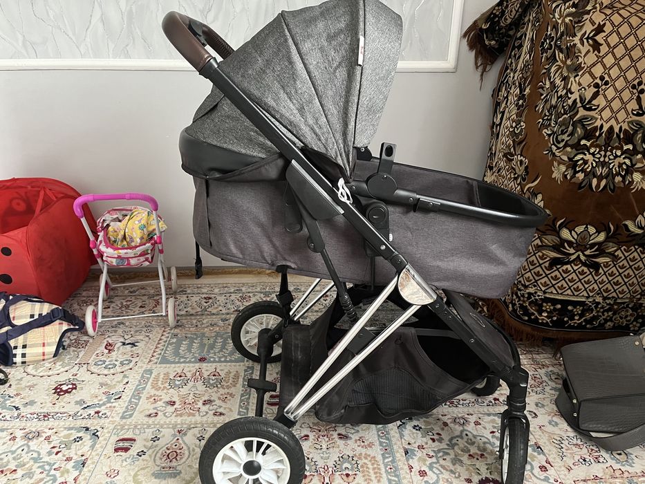 Каляска почти новая