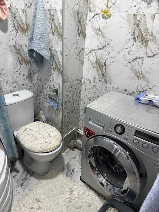Продаю квартиру Яшнабадский р-н Авиасозлар-4 Кирпич 1-ком быв.общ 3-эт