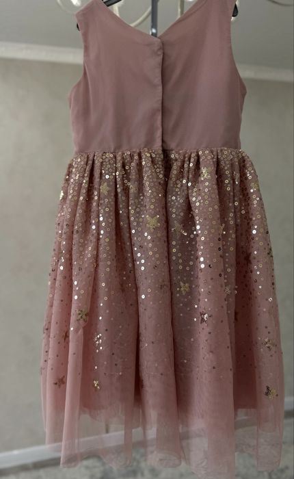 Срочно шикарное платье на 5-7 лет