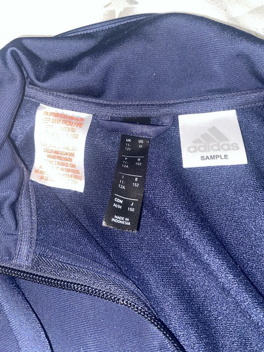 Compleu adidas,mărimea 11,12 ani!