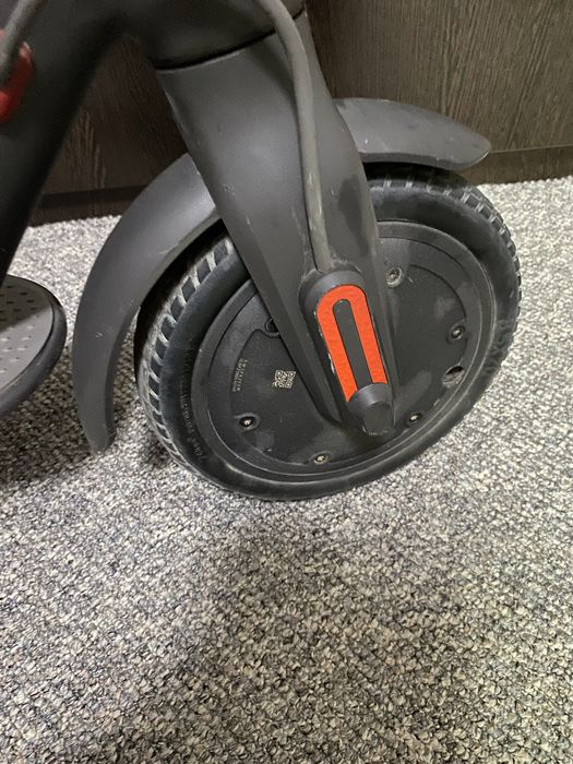 Продам электросамокат xiaomi