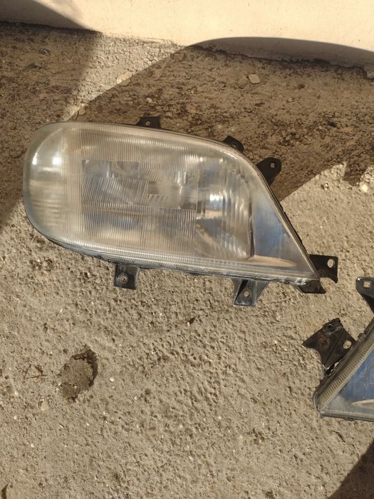 Фарове за mercedes sprinter от 98 до 2006 година
