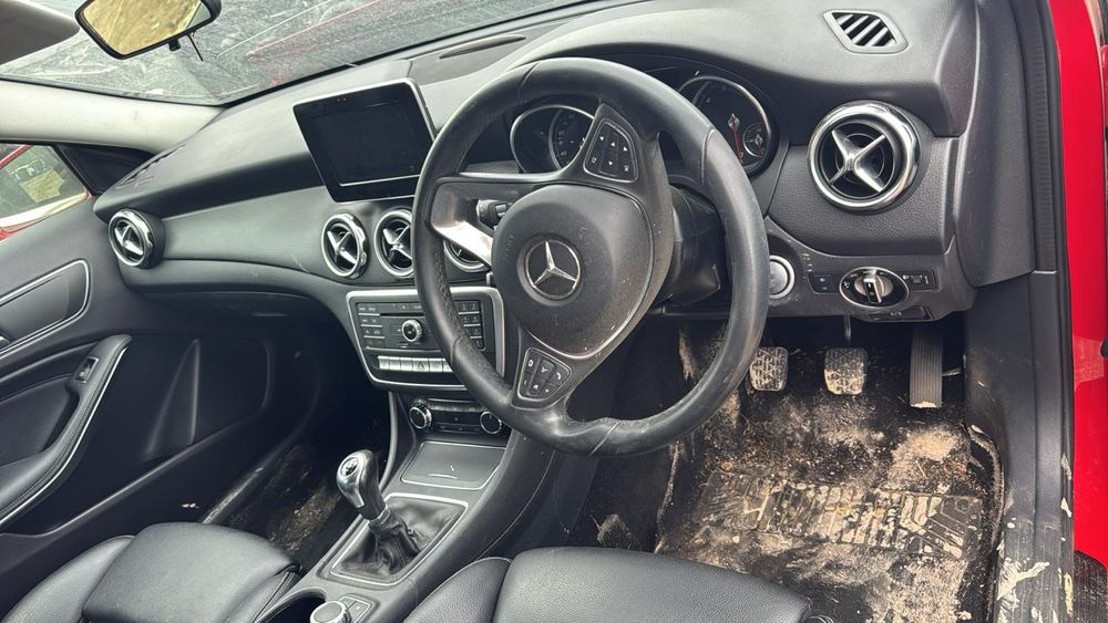 Dezmembrez Mercedes GLA X156