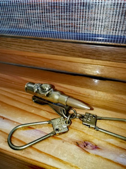 Антикварен месингов бронзов военен ключодържател фиба щипка за пари