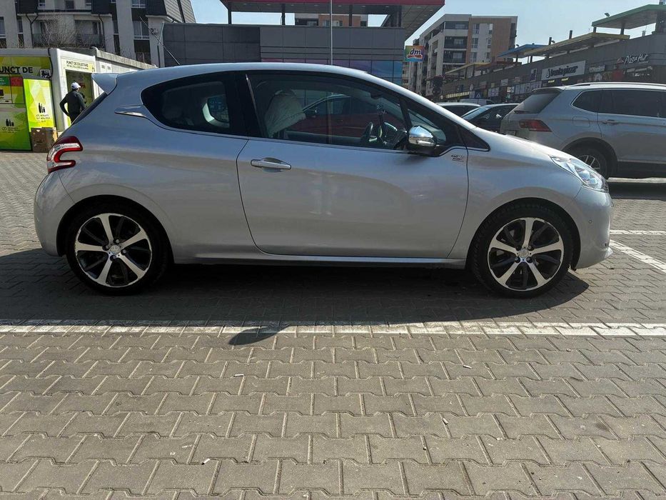Peugeot 208 1.6 benzina