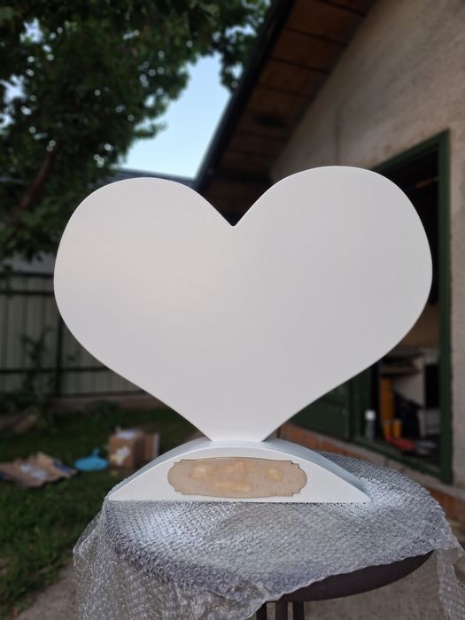 Inima decorativa din lemn