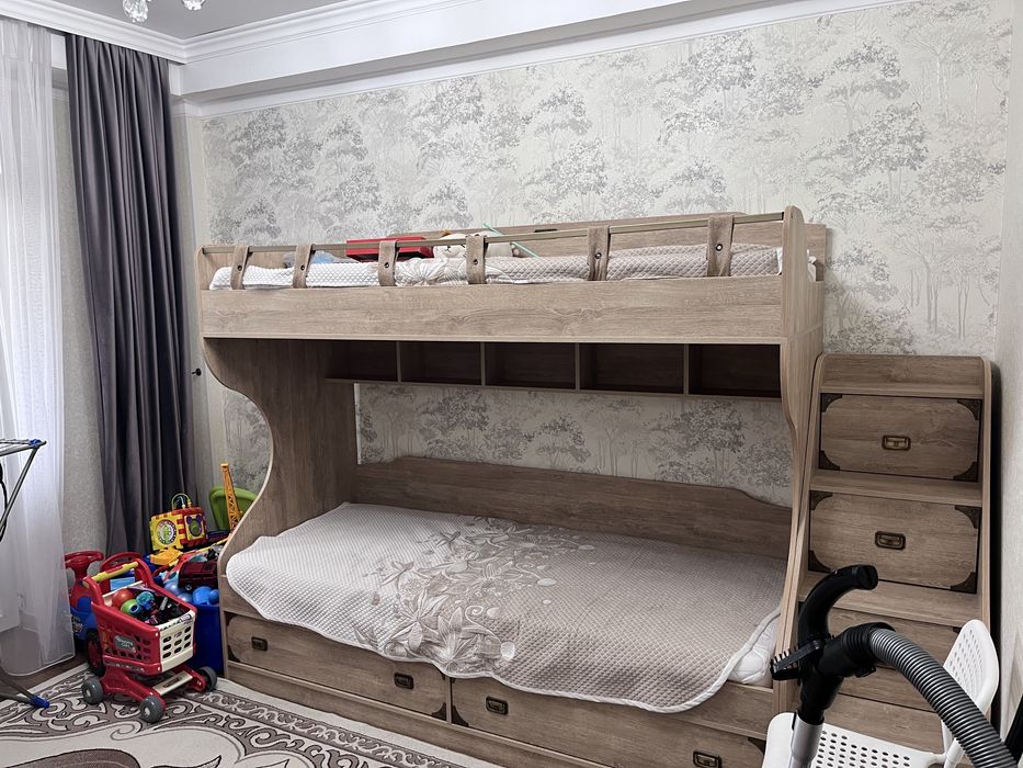 Продам детскую гарнитуру