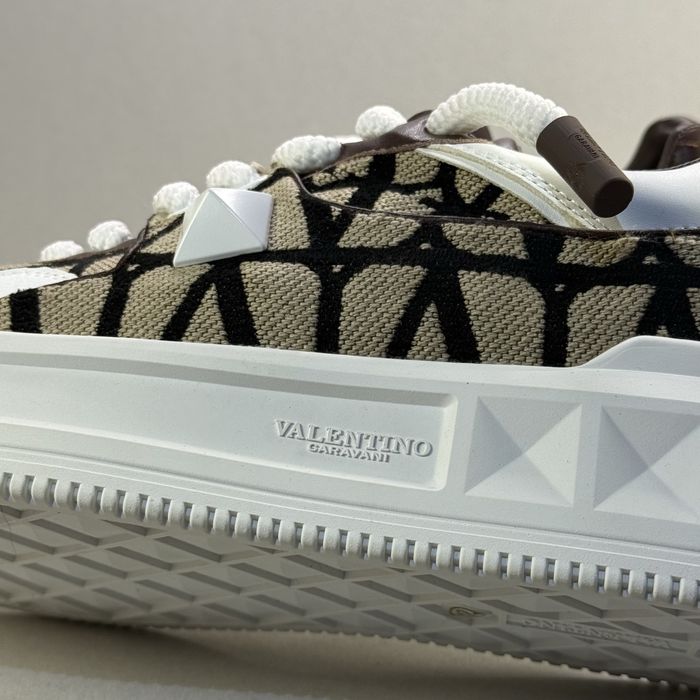 Valentino Garvani Stud XL! НОВИ! Дамски