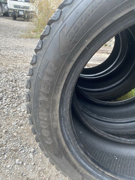 Шины зимние Goodyear  235/55/18