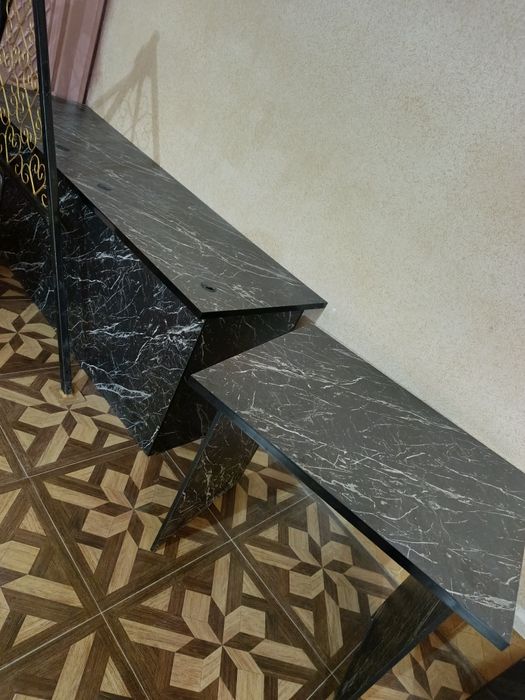 Office uchun móljallangan 3 ta stol va bitta kreslo sotiladi