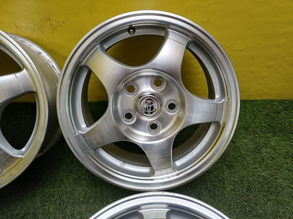 Диски R15 5x114.3 на Toyota.