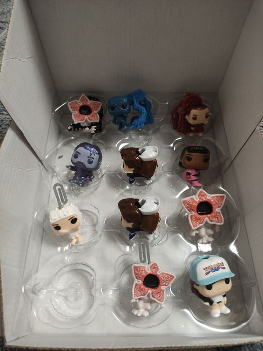 Продам фигурки очень странные дела