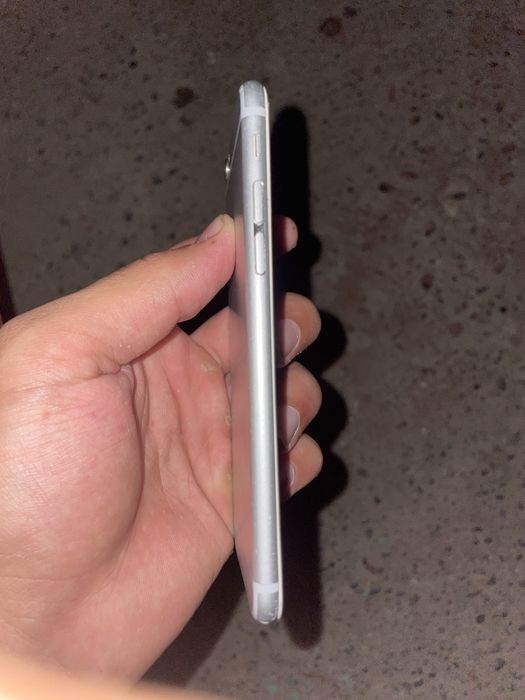 Iphone 6s ekran aybi ekran singan xotira 64gb akumlator 100%kelishamz
