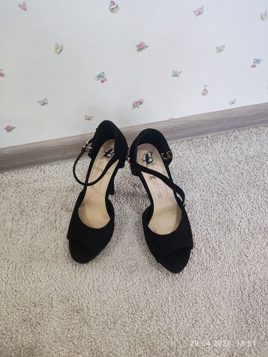 Продам босоножки