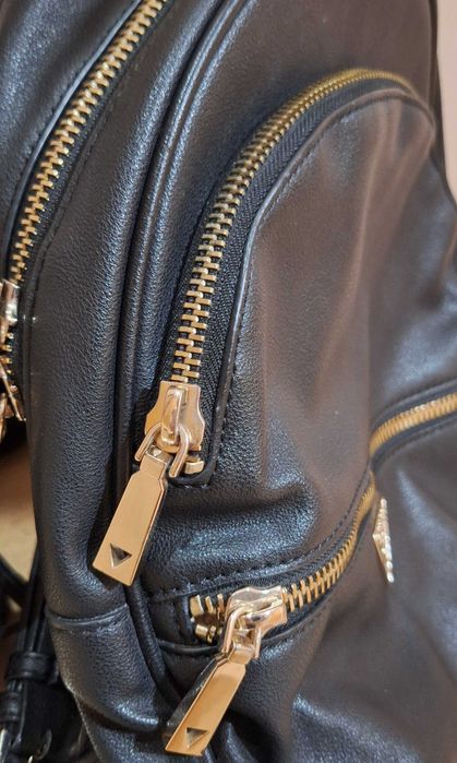 Оригинална раница на Guess