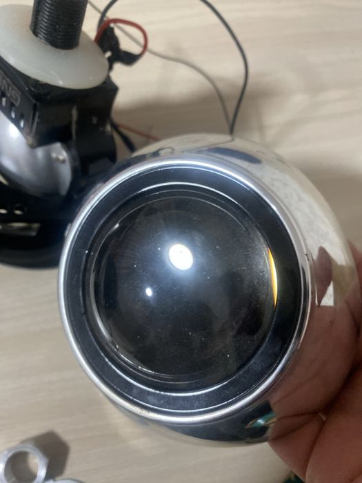 Очень хорошо светят в дороге дальни даже переключать не нужно