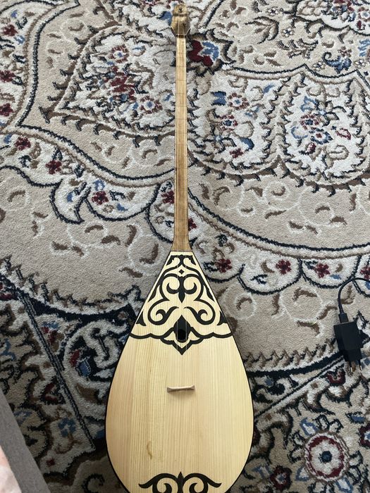 Домбыра Б/у 30000 тысяч