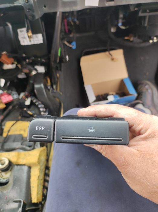 Визитник и бутон за аварийни