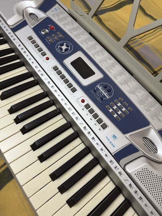 Синтезатор YM 638